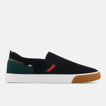 Version sans lacets du modèle pro de Jamie Foy pour New Balance Numeric, la NM306L est aussi cool que confortable. Son empeigne en daim, toile et maille allie respirabilité et confort, tandis que les sous-couches en caoutchouc garantissent la durabilité nécessaire pour résister à toutes vos figures de skate.